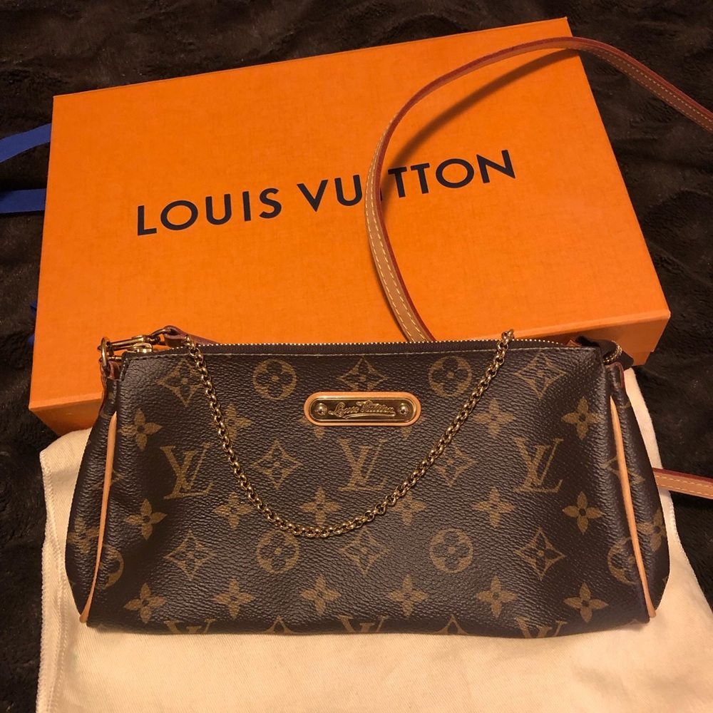 Authentic Louis Vuitton cross body purse